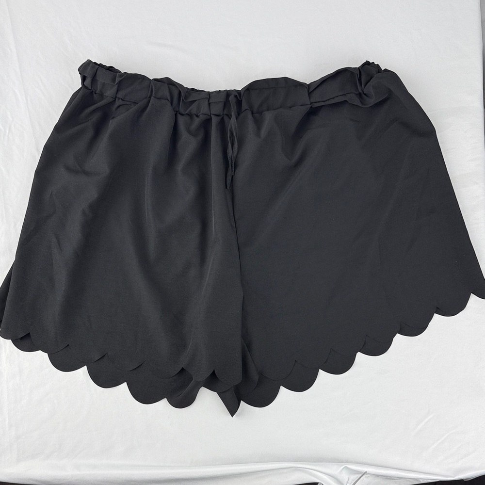 Temu Plus Sized Black Scalloped Hem Women's Shorts |4x
